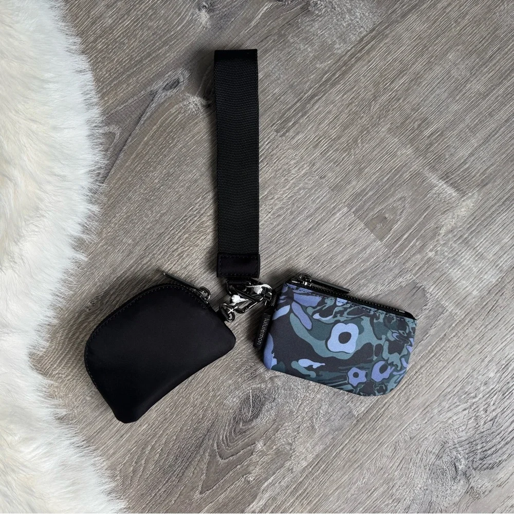 🍋💙LULULEMON Dual Pouch Wristlet Flower Meld Mini Multi/Gunmetal